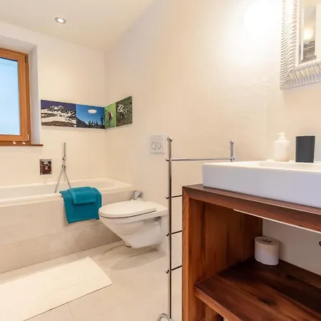 Chasa Punt 43 アパート