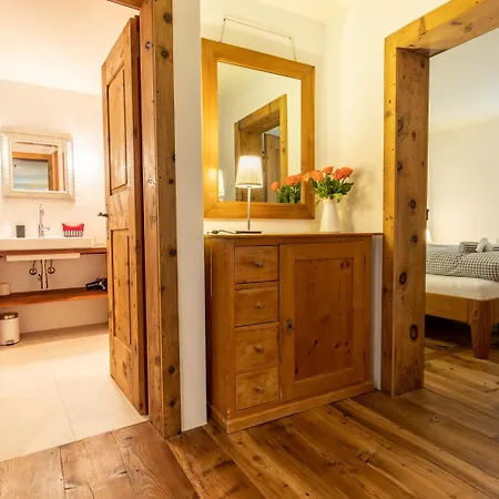 Chasa Punt 43 アパート